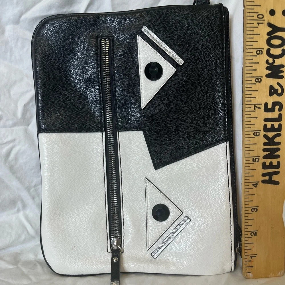Nine West two faced black and white clutch